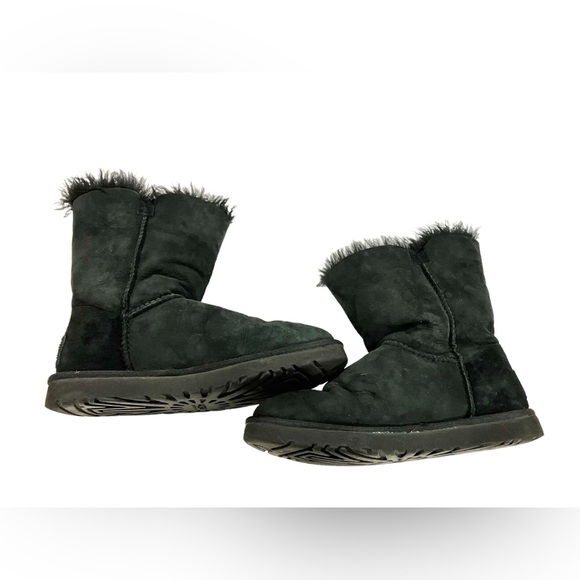 UGG Bailey Button Bling Black Sheepskin Swarovski Crystal Boot Womens Size 8 - Picture 4 of 8